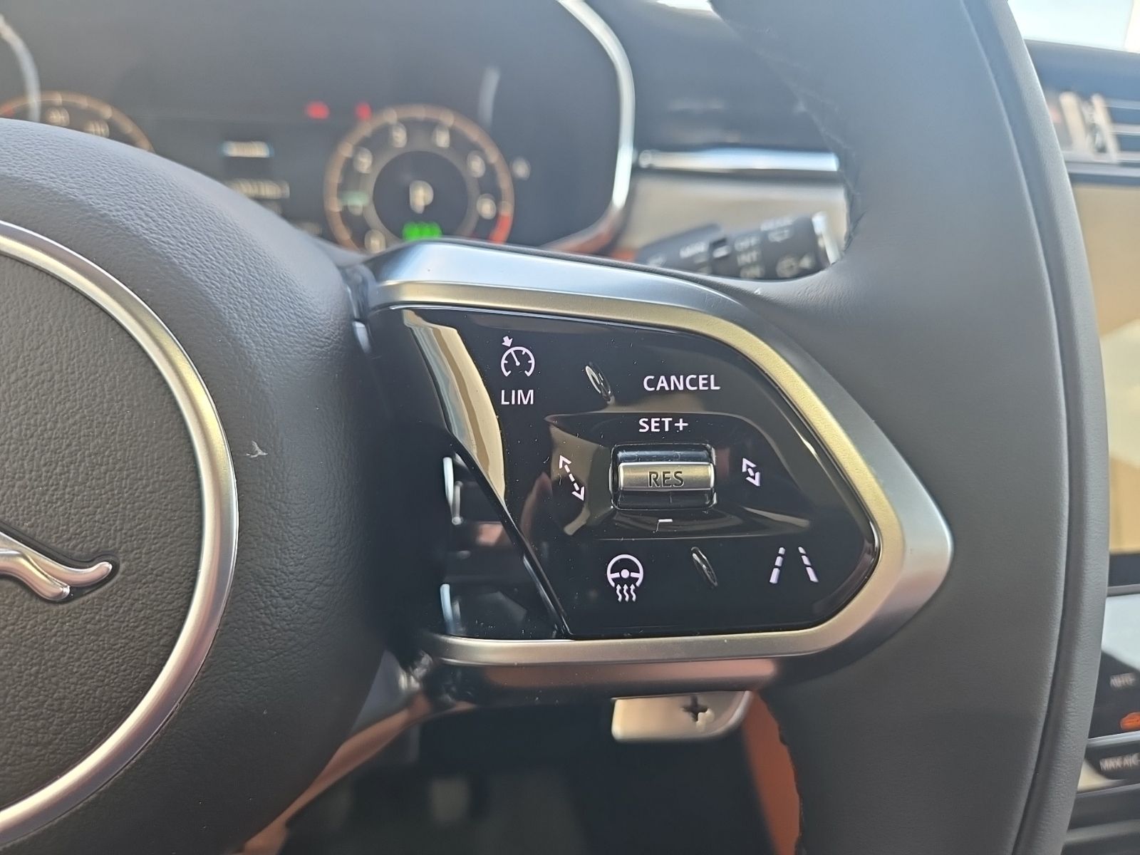 2026 Jaguar F-Pace R-Dynamic S - Photo 41