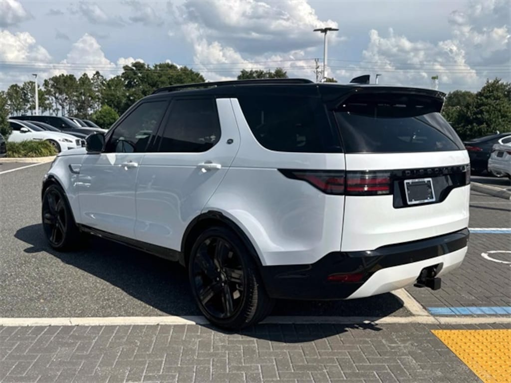 Used 2024 Land Rover Discovery Dynamic SE SUV