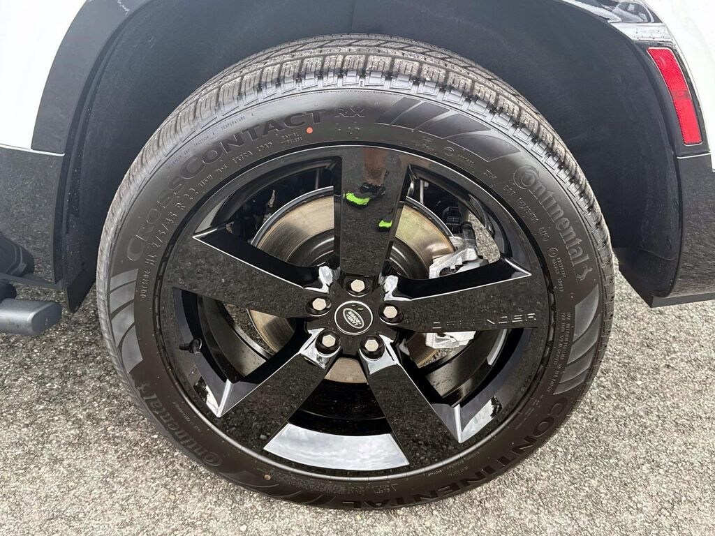 New 2025 Land Rover Defender 130 X-Dynamic SE SUV