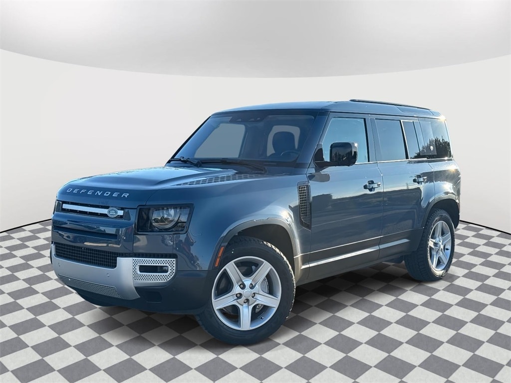 2022 Land Rover Defender SE's photo