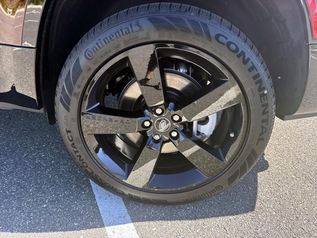 New 2025 Land Rover Defender 130 X-Dynamic SE SUV