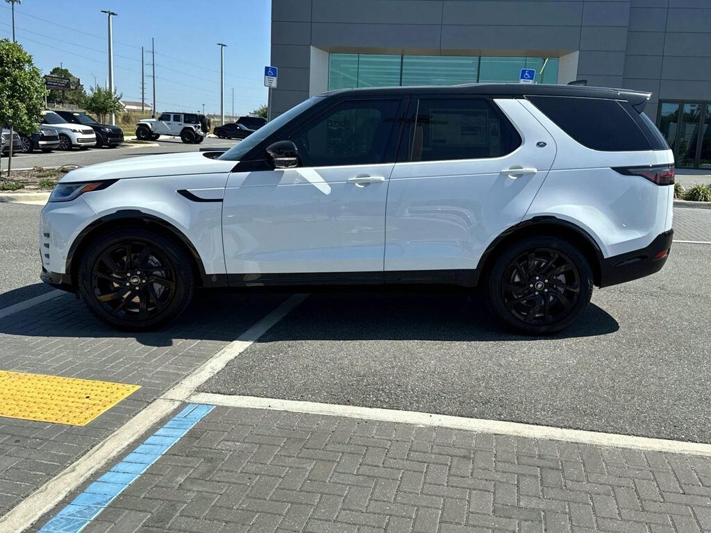 New 2025 Land Rover Discovery Dynamic SE SUV