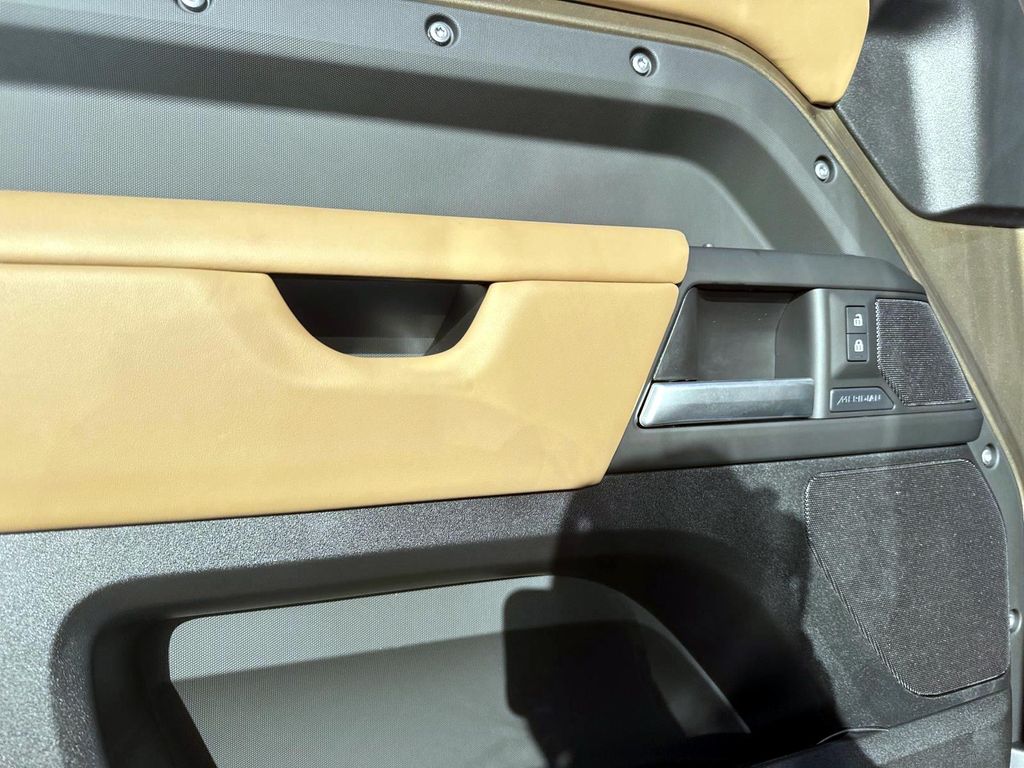 2026 Land Rover Defender S - Photo 15