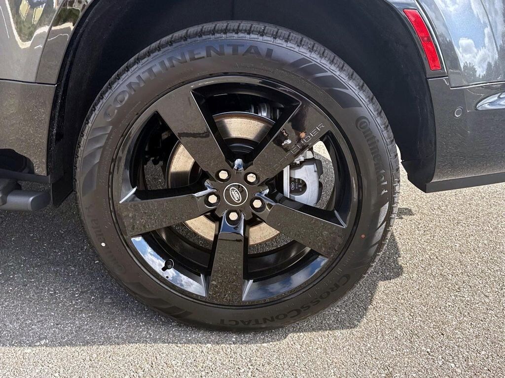 New 2025 Land Rover Defender 130 X-Dynamic SE SUV