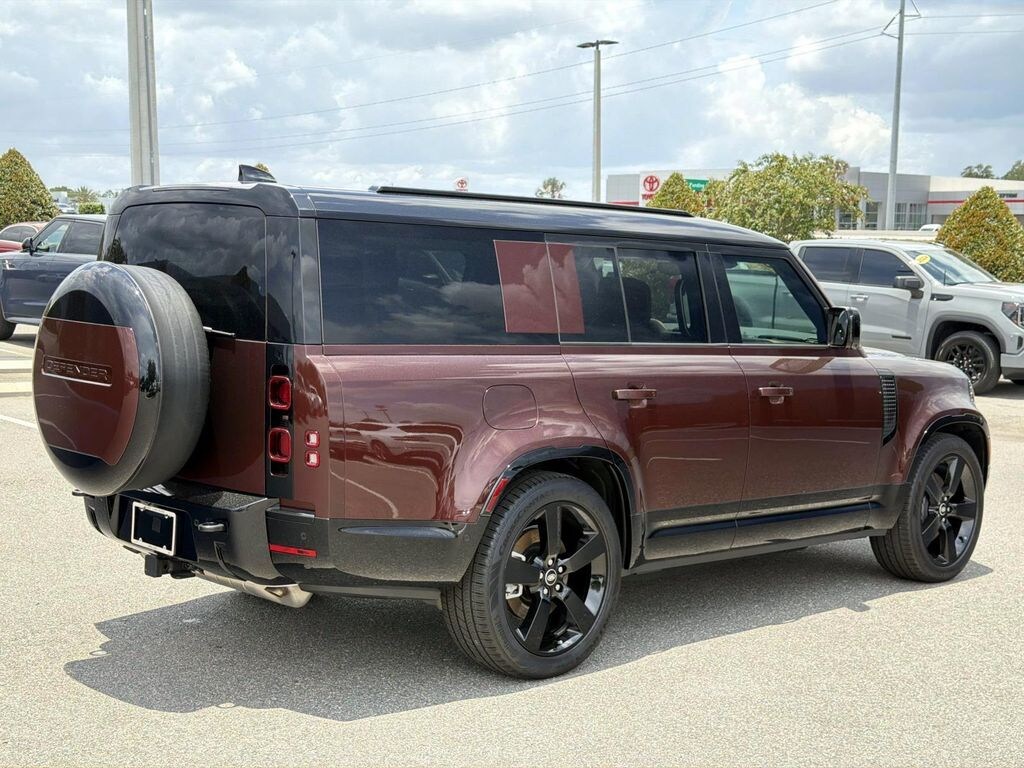 Used 2025 Land Rover Defender 130 X-Dynamic SE SUV
