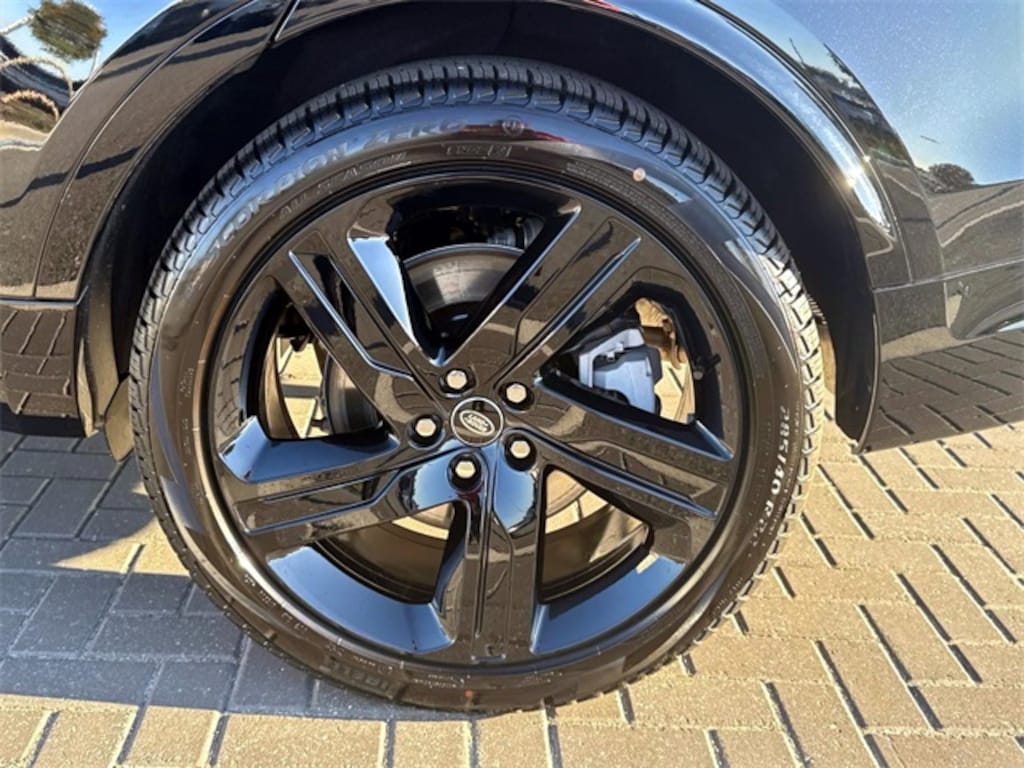 Used 2025 Land Rover Discovery Dynamic SE SUV