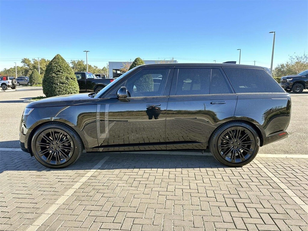 New 2026 Land Rover Range Rover SE SUV