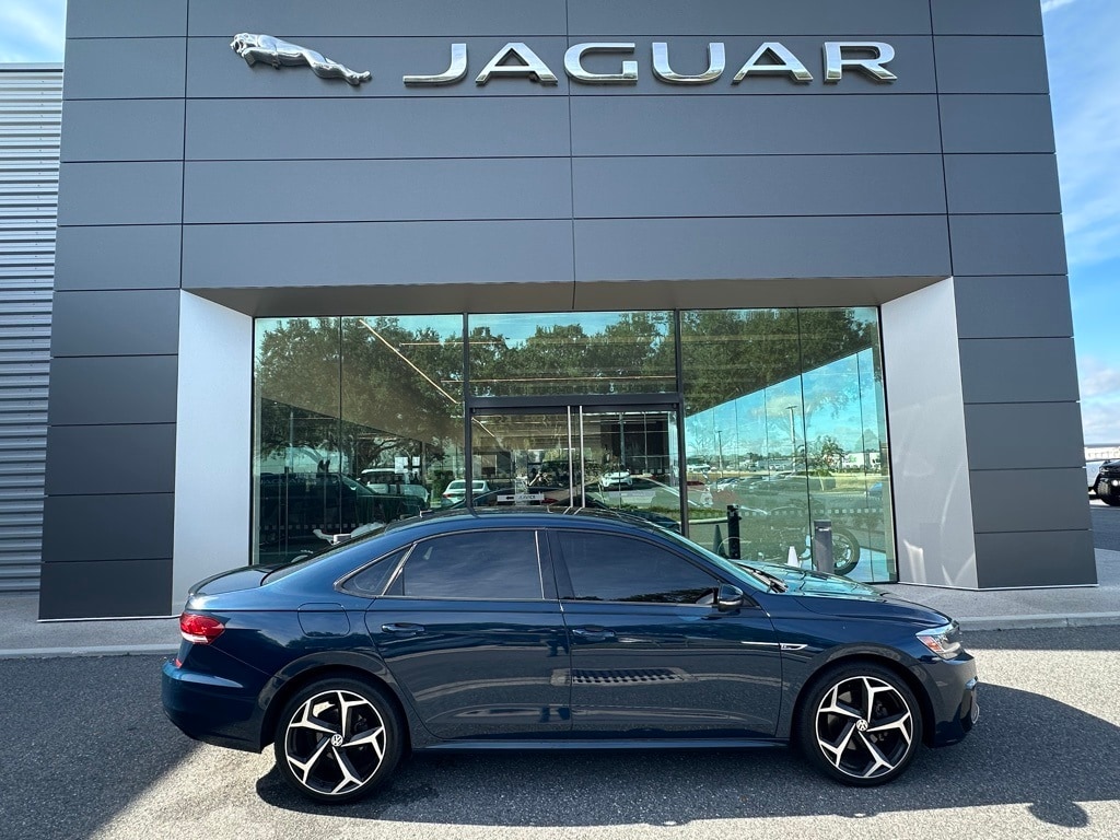 2020 Volkswagen Passat R-Line's photo