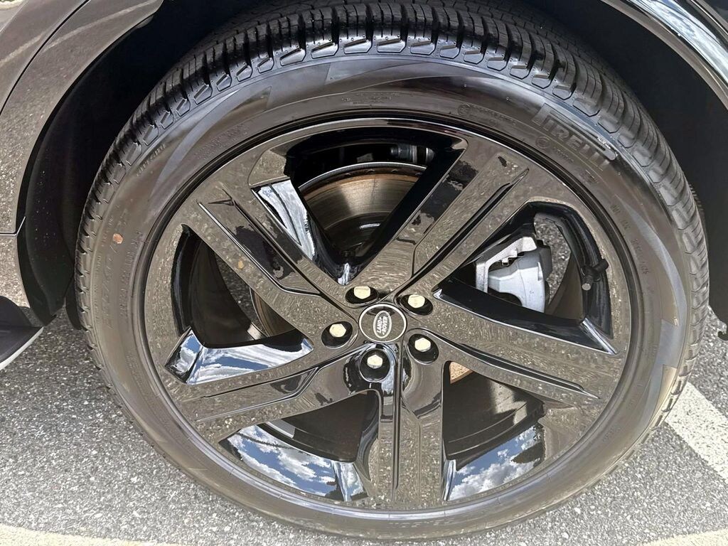 New 2025 Land Rover Discovery Dynamic SE SUV