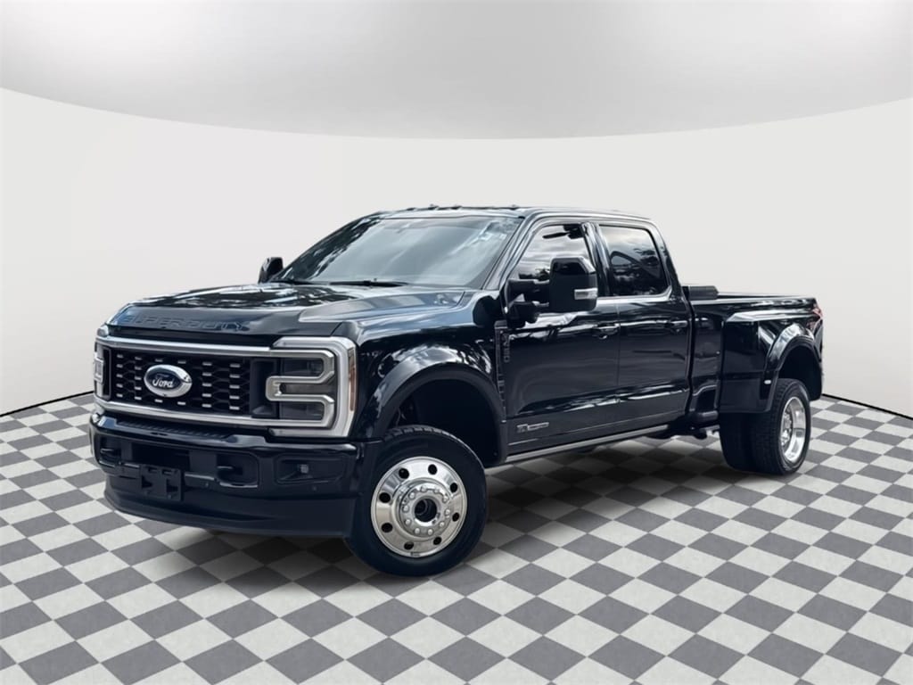 2025 Ford F-450 Super Duty Platinum's photo