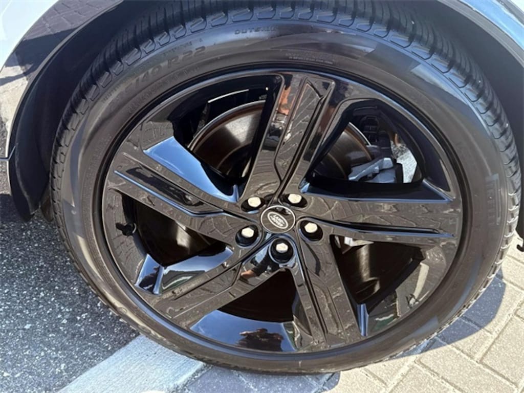 Used 2024 Land Rover Discovery Dynamic SE SUV