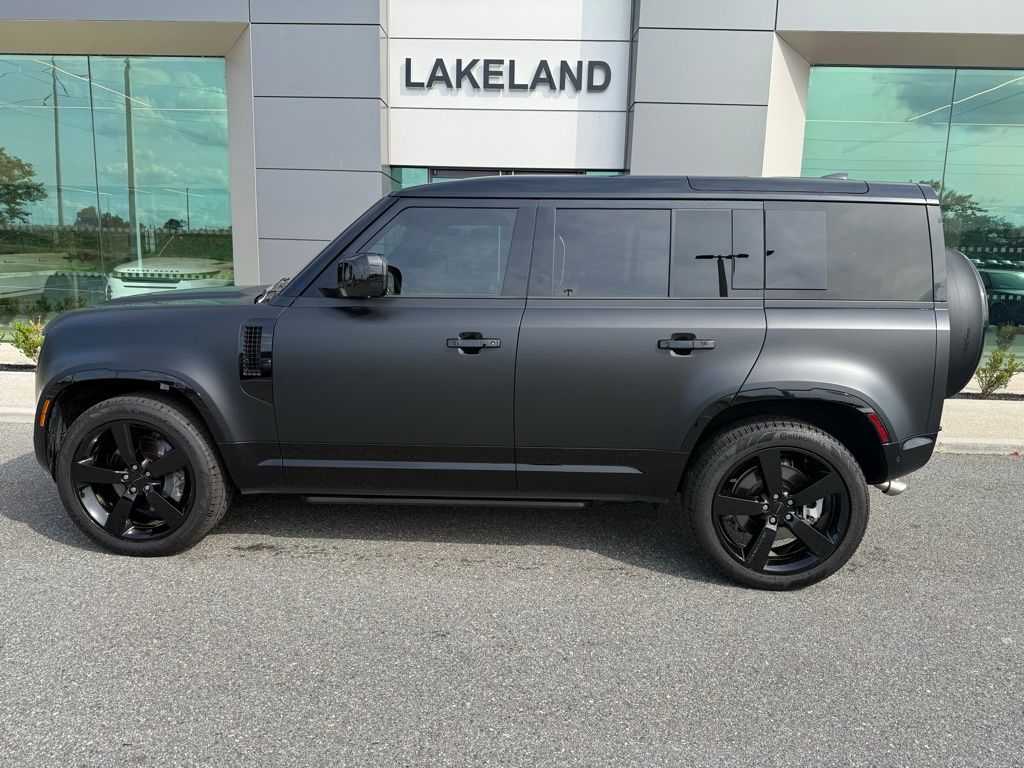 2026 Land Rover Defender 110 X-Dynamic SE P500's photo