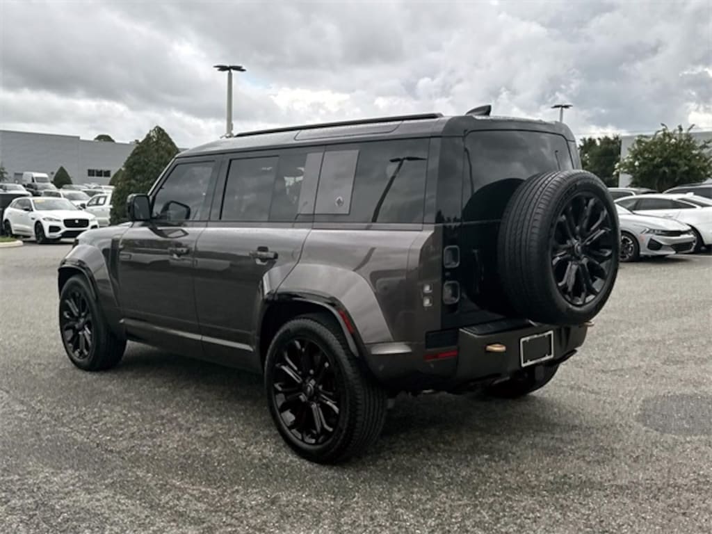 Used 2025 Land Rover Defender 110 V8 SUV
