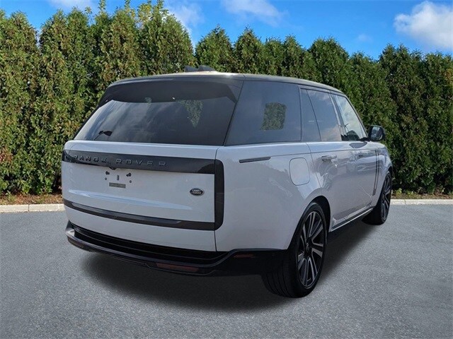 2023 Land Rover Range Rover SE photo 4