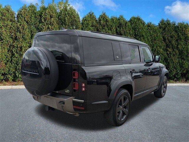 2023 Land Rover Defender 130 X-Dynamic SE photo 4