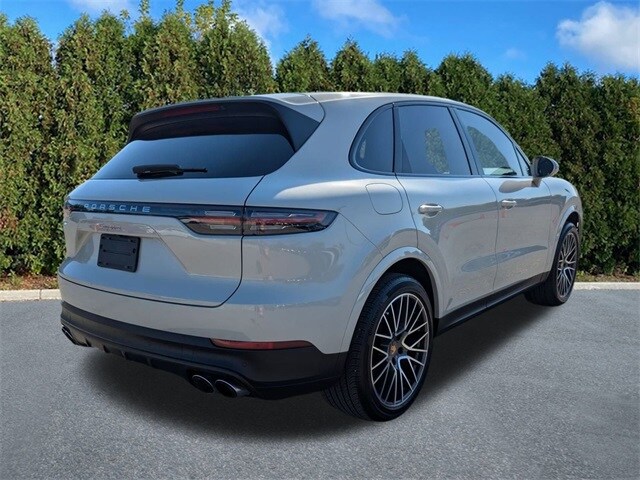 2023 Porsche Cayenne Platinum Edition photo 4
