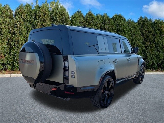 2024 Land Rover Defender 130 X photo 2