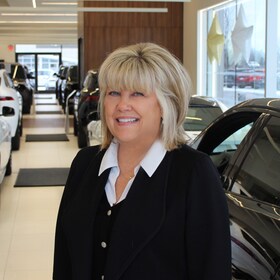 Staff member Molly Padovini from ID_8f4cfc7ab54f