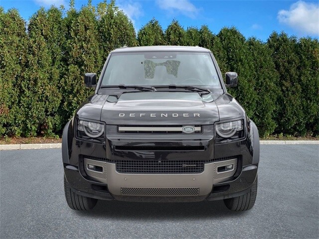 2023 Land Rover Defender 130 X-Dynamic SE photo 2