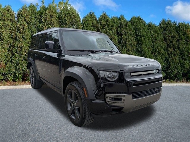 2023 Land Rover Defender 130 X-Dynamic SE photo 3