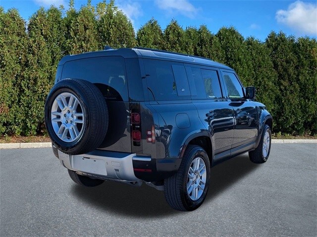 2024 Land Rover Defender 110 S photo 4