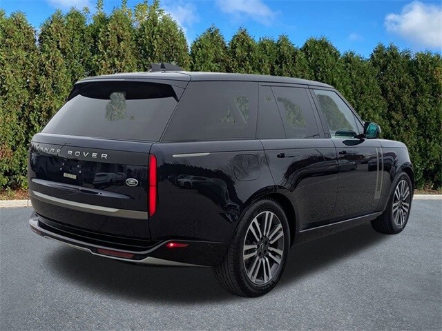 2023 Land Rover Range Rover SE photo 2