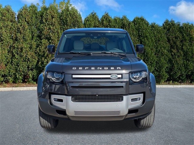 2024 Land Rover Defender 110 S photo 2