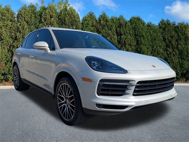 2023 Porsche Cayenne Platinum Edition photo 3