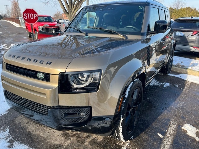 2024 Land Rover Defender X-Dynamic SE's photo