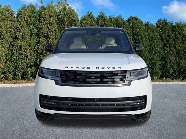 2023 Land Rover Range Rover SE photo 2