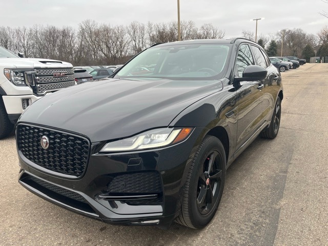 2023 Jaguar F-PACE S's photo