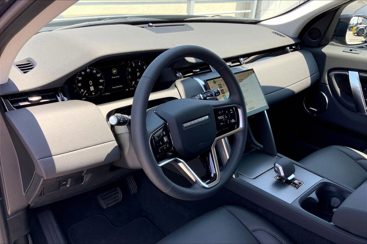 2025 Land Rover Discovery Sport S photo 4