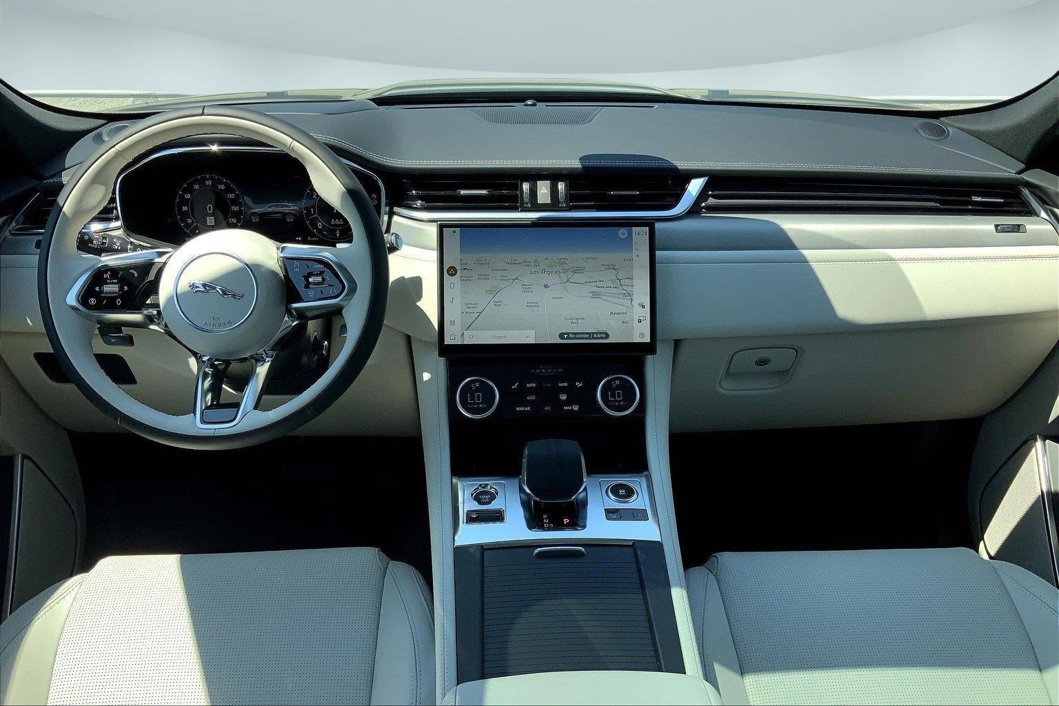 2026 Jaguar F-Pace R-Dynamic S - Photo 8