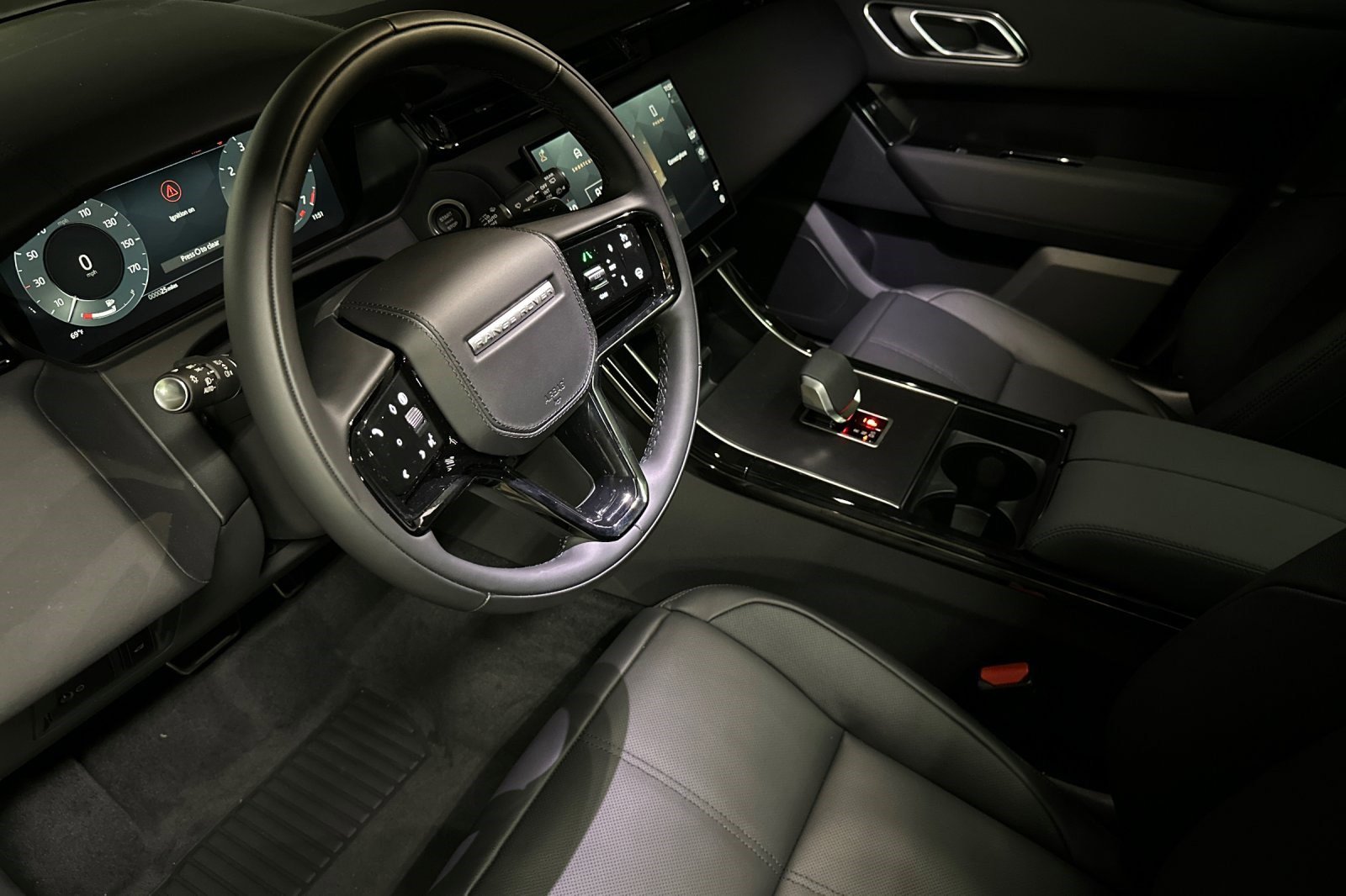 2026 Land Rover Range Rover Velar P250 Dynamic SE photo 4