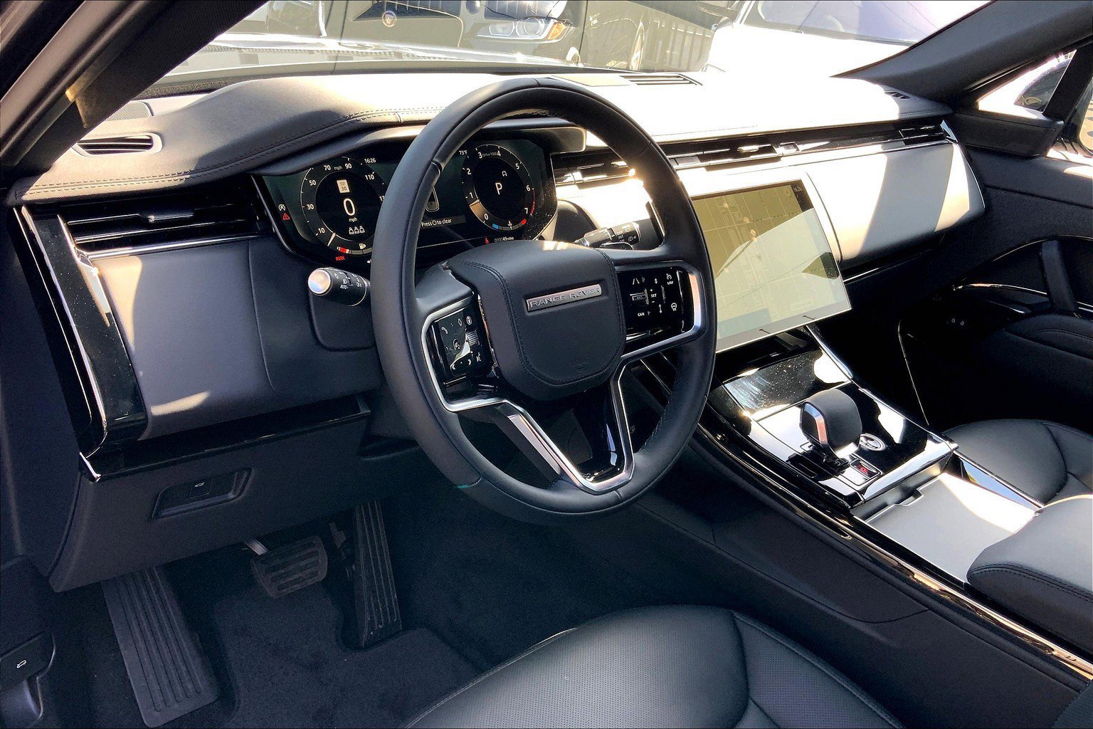 2025 Land Rover Range Rover Sport P360 SE photo 3