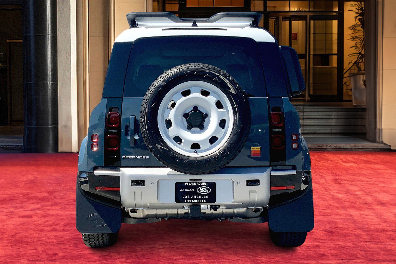 2025 Land Rover Defender 110 S photo 2