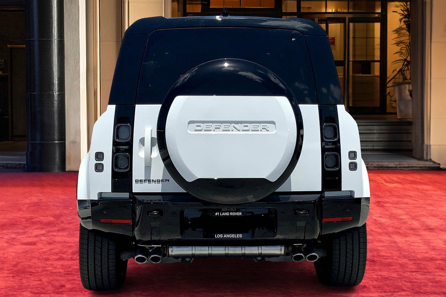 2025 Land Rover Defender 110 V8 photo 2