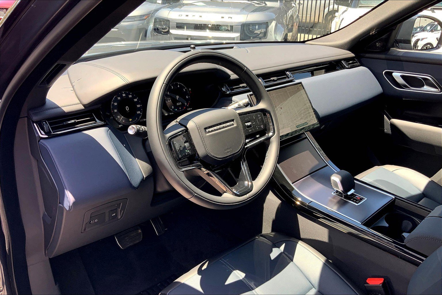 2026 Land Rover Range Rover Velar SE photo 4
