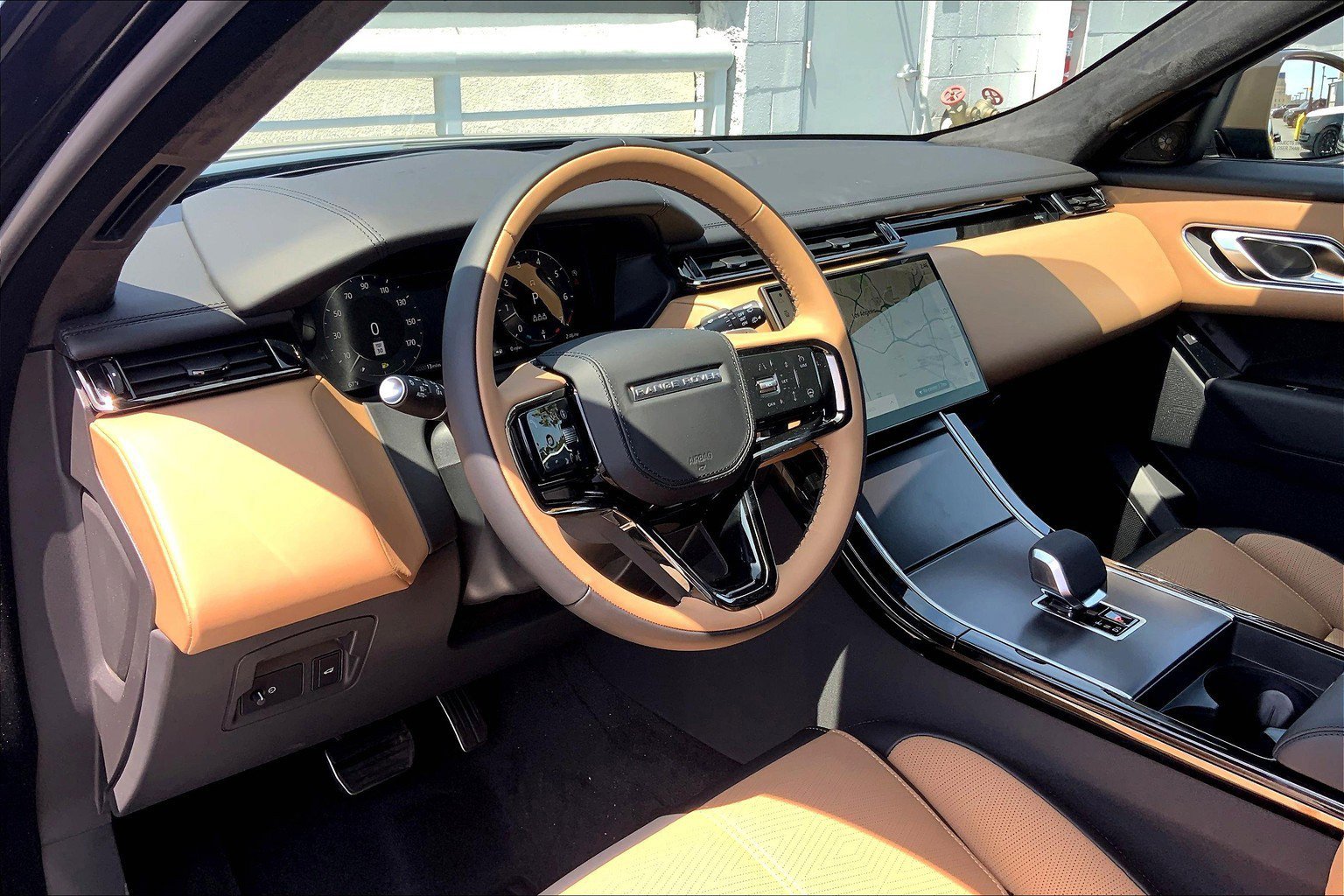 2026 Land Rover Range Rover P400 Autobiography photo 3