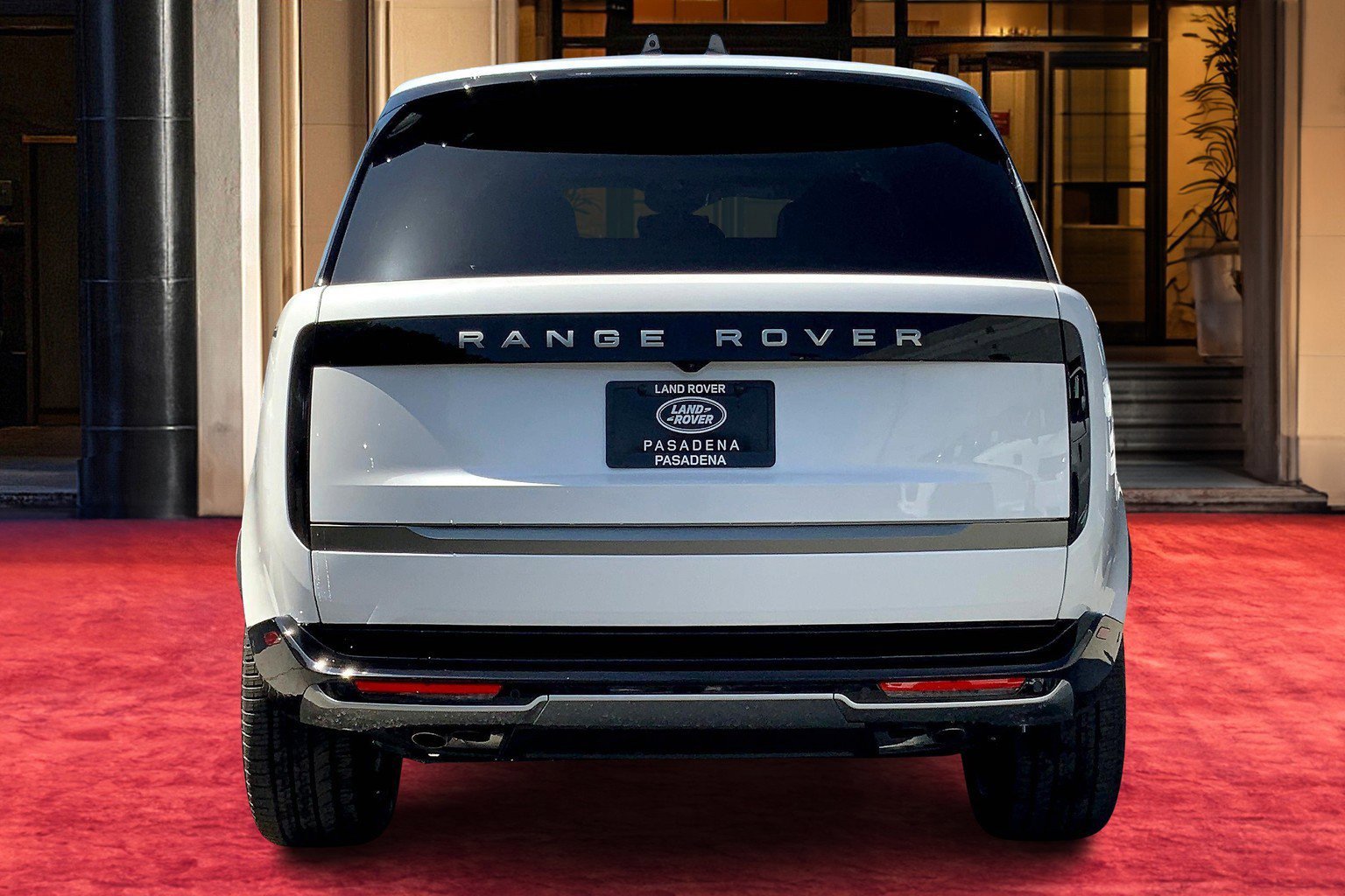 2025 Land Rover Range Rover SE photo 2