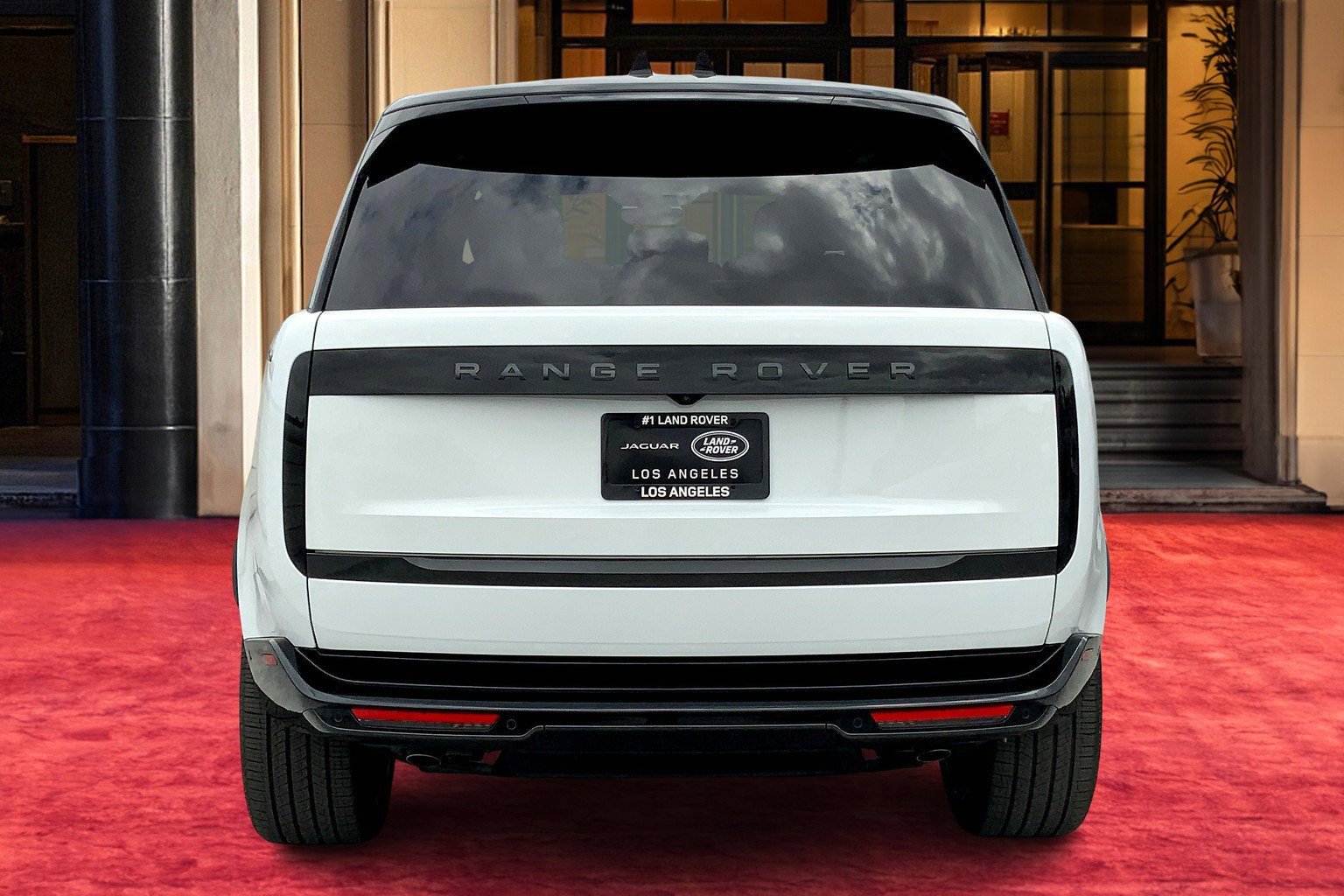 2025 Land Rover Range Rover SE photo 2