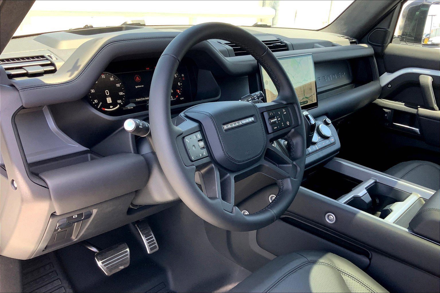 2025 Land Rover Defender 110 V8 photo 3