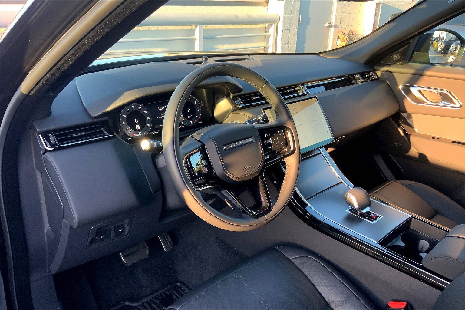 2025 Land Rover Range Rover Velar P250 Dynamic SE photo 4