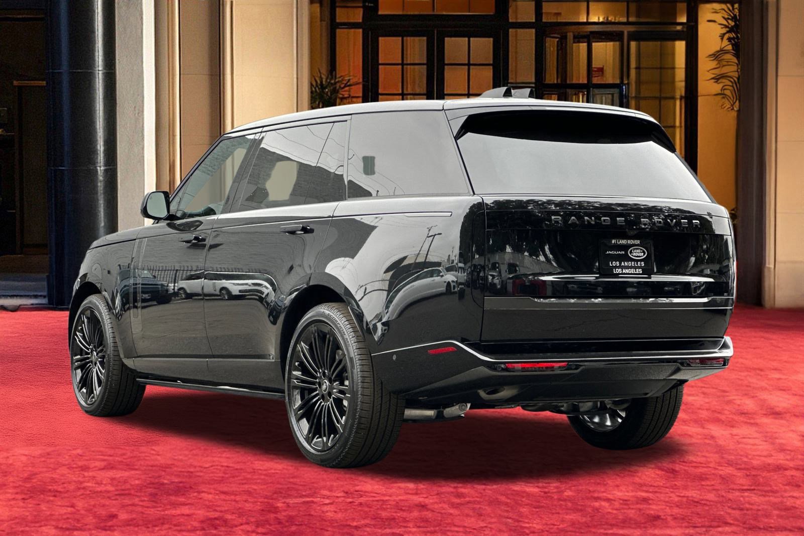 2025 Land Rover Range Rover SE photo 3