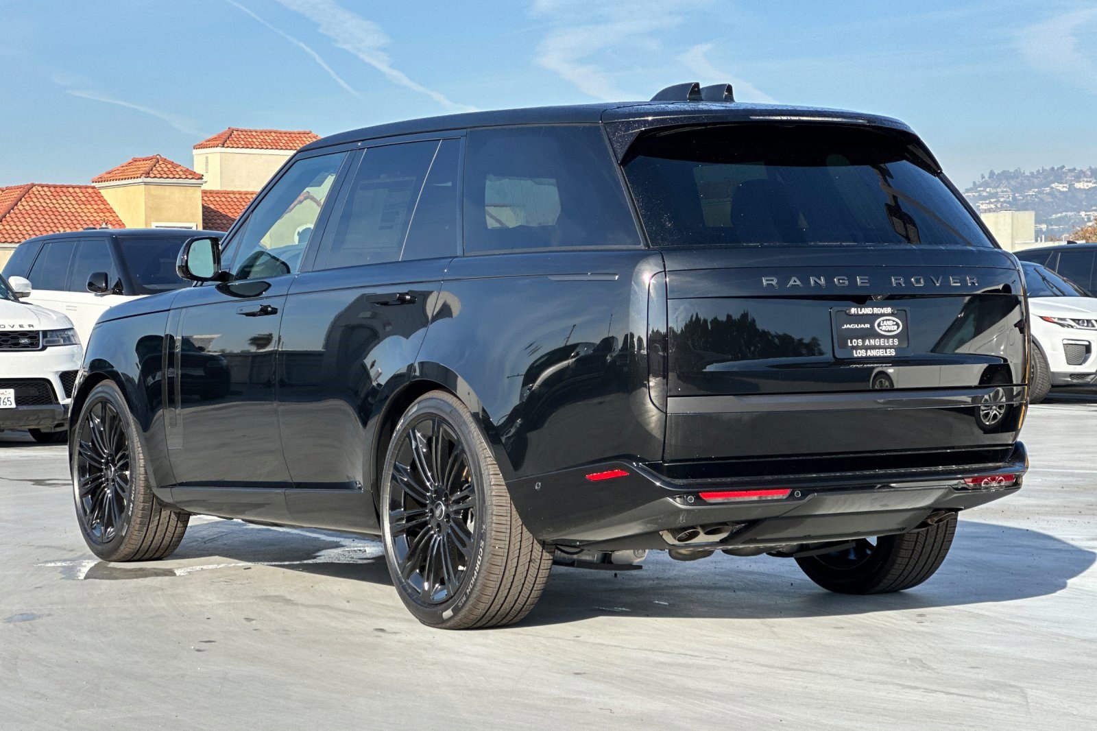 2025 Land Rover Range Rover SE photo 3