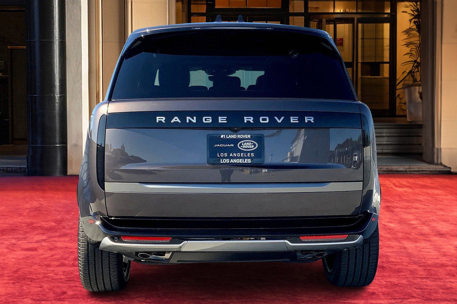 2025 Land Rover Range Rover SE photo 2
