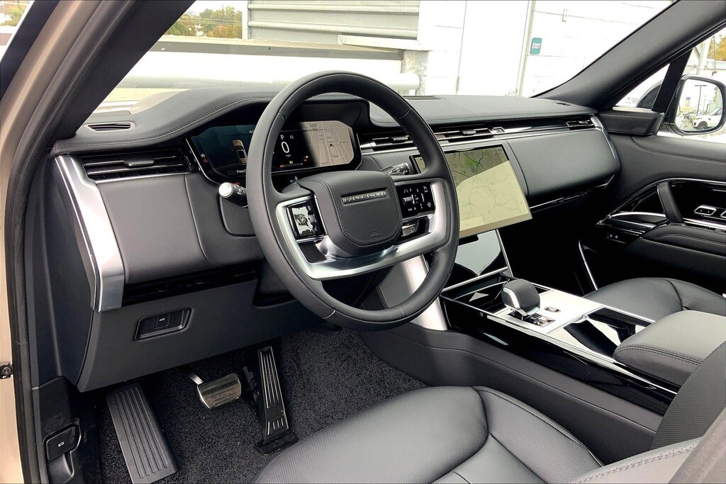 New 2025 Land Rover Range Rover P400 SE 7 Seat SUV