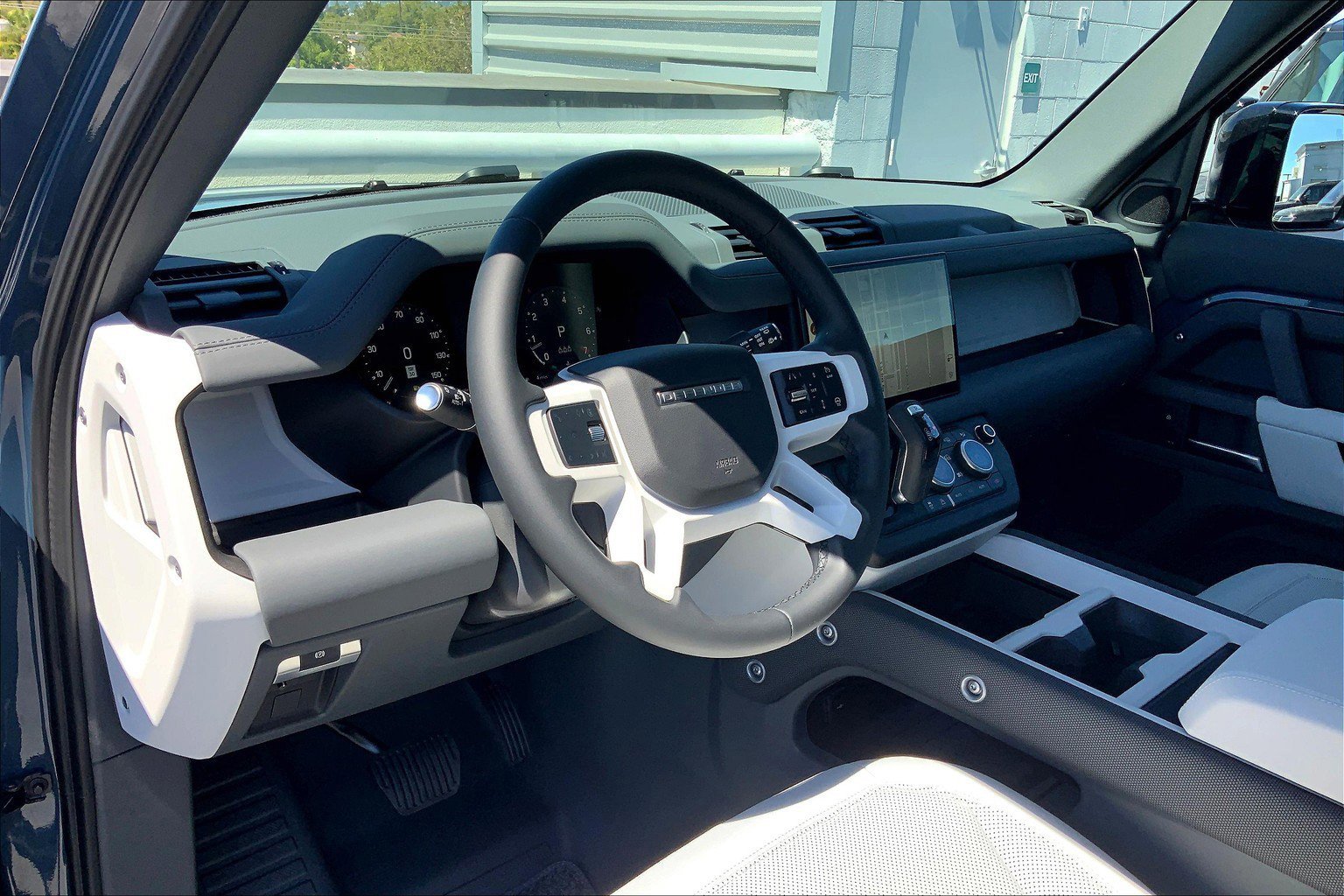 2025 Land Rover Defender 110 S photo 3