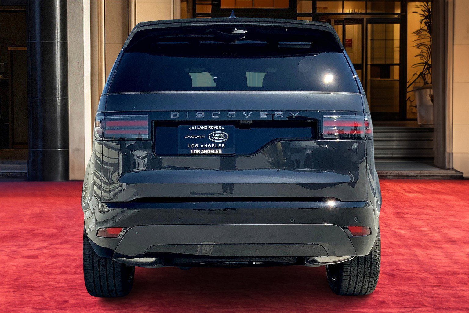 2025 Land Rover Discovery SE photo 2