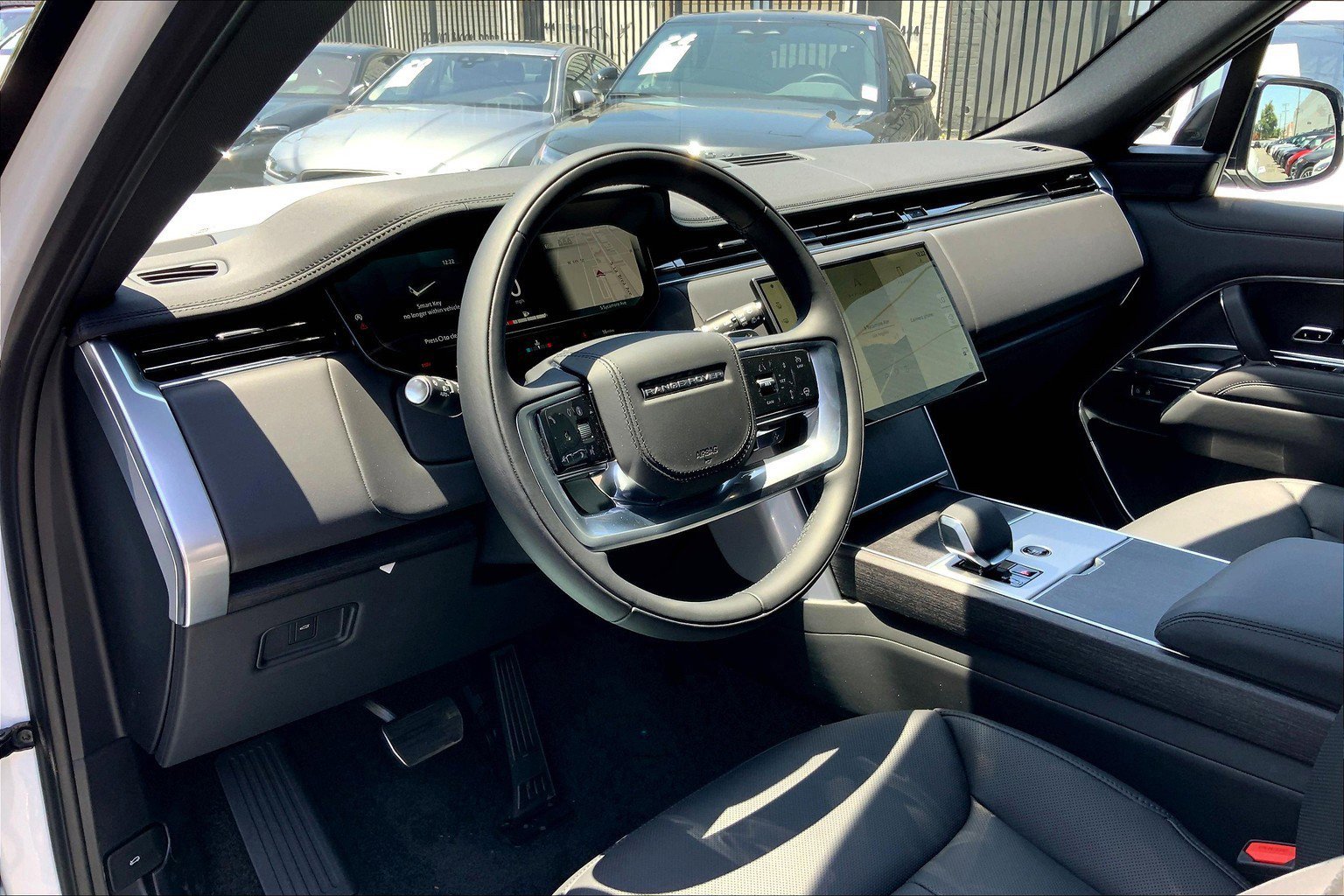 2025 Land Rover Range Rover SE photo 2